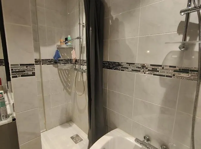 Appartement Tres Grand De 76m2 A *